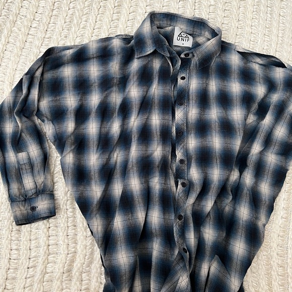UNIF Plaid cold shoulder oversized button down - Picture 2 of 5